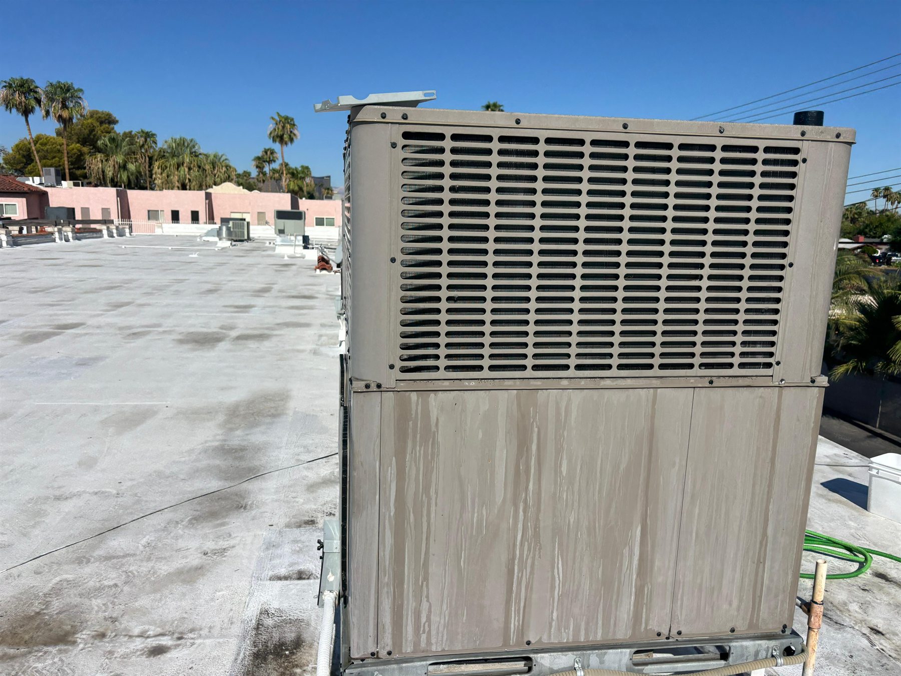 Equipo de aire acondicionado evaluado para una instalación en Las Vegas